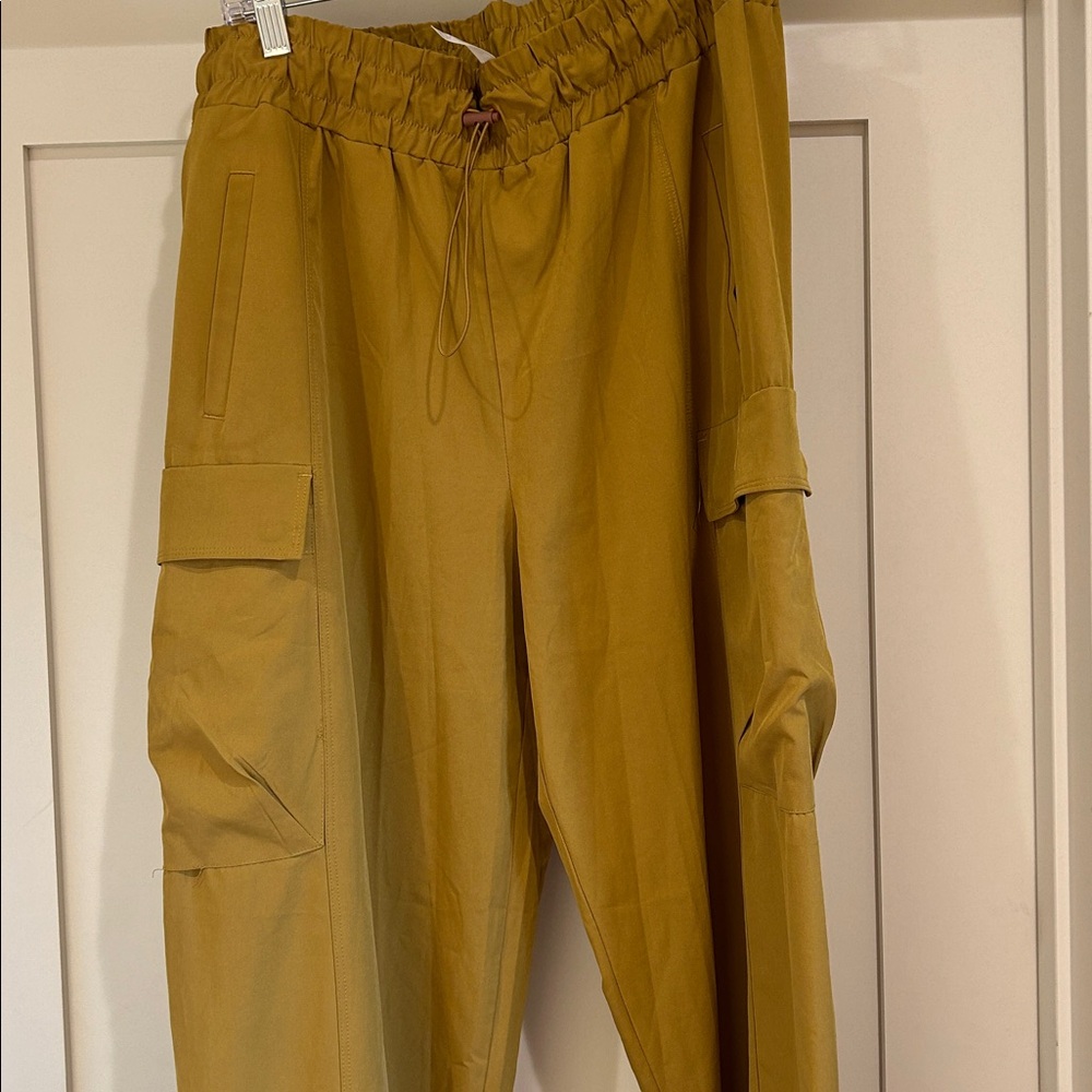 Fabletics Heights Cargo Pant Womens Large Green Wide Leg Full Length NWT